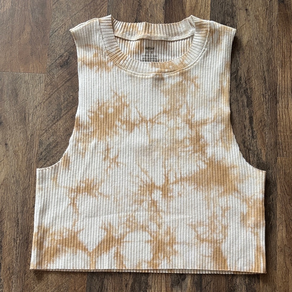 Aerie Rebel Cropped Ribbed Tank Top in a white and tan tie dye pattern XL